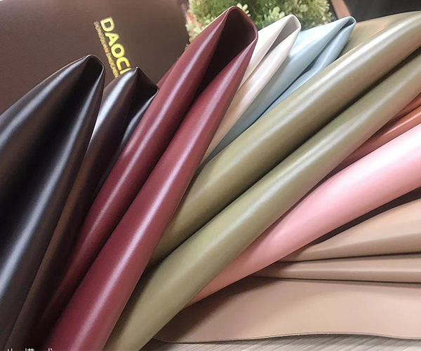 High quality matte film-coated side  leather with skin feel plain leather is available for shoes, bags and sofas